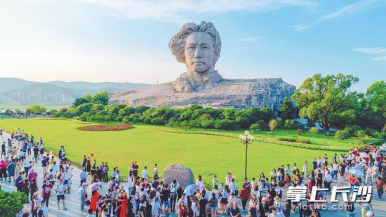 　　橘子洲公园作为长沙的城市客厅，一直免费对市民和游客开放。