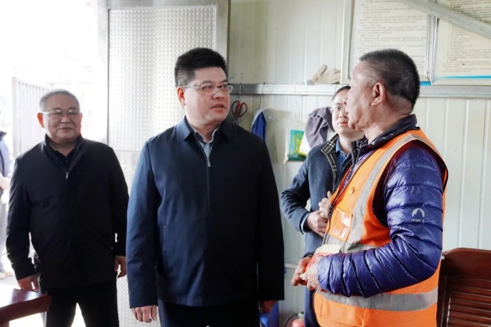 ���쵼��չ����ǰ�߷�ο�ʻ